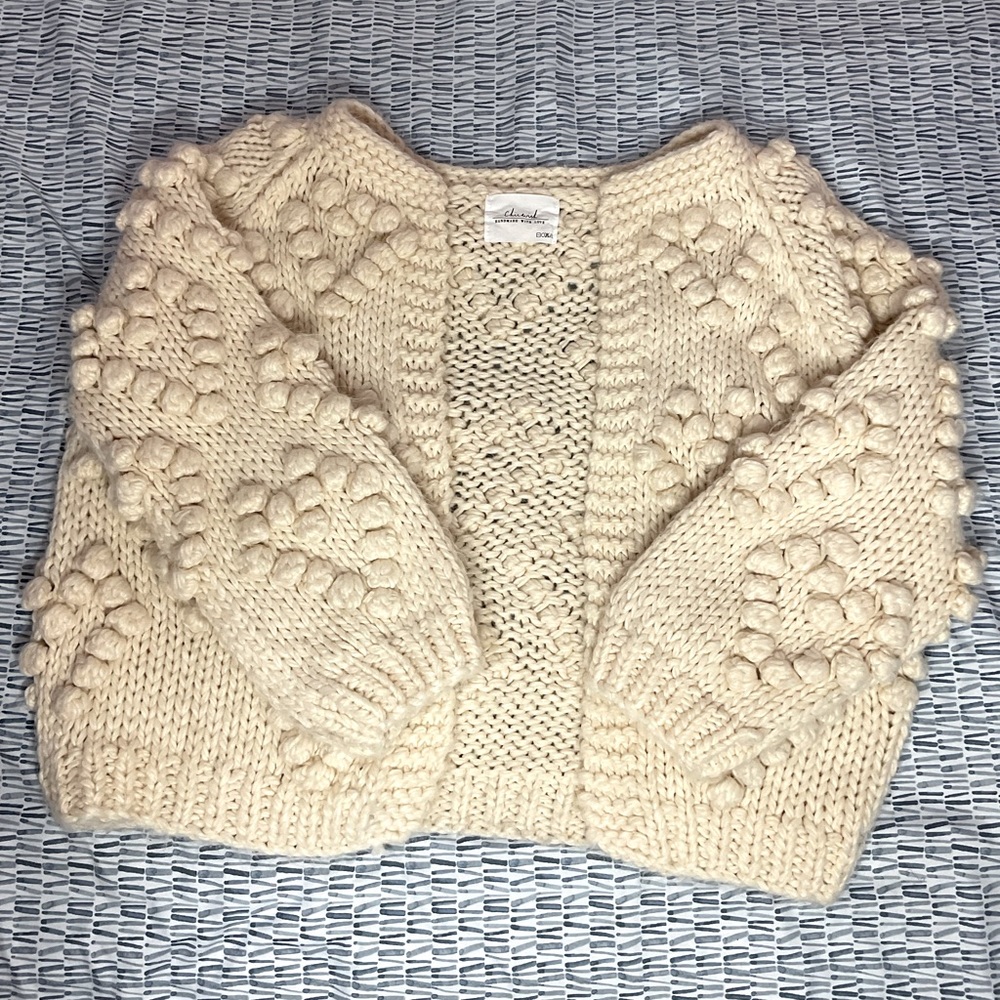 Chic Wish Women’s Medium Heart Cardigan